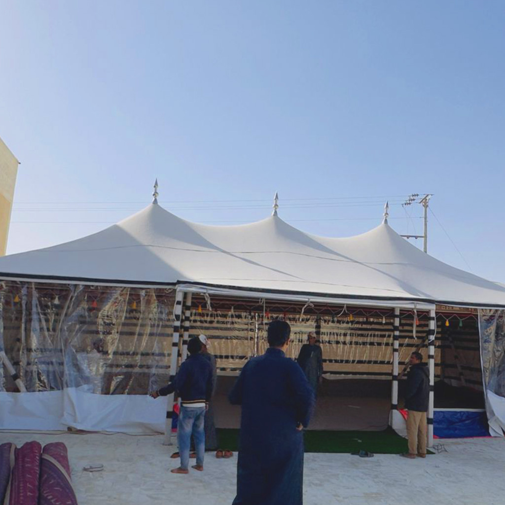 بيوت شعر ملكية